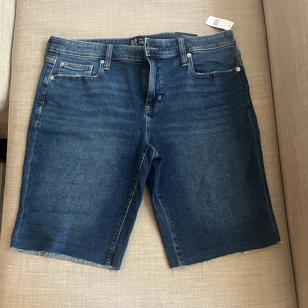 Gap 9" Stretch Bermuda shorts.